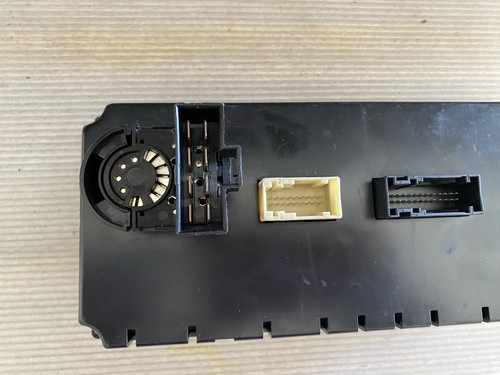 OEM 2006-2007 Nissan Armada QX56 A/C Climate Controls 27500-ZC300 - Picture 7 of 8