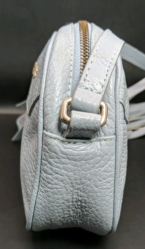 MUY BONITO BOLSO BANDOLERA ELLUS AZUL CLARO CON FLECOS DE CUERO Y CORREA AJUSTABLE - Imagen 7 de 13