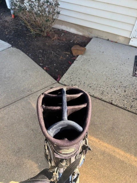 Bolsa de golf Adams Golf Tight Lies 7 vías con soporte gris y azul con correa de transporte Foto 4 de 4