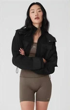 ALO Yoga Cropped Engage Cargo Parka Stretchy Snap Pockets Fit Women Sport Jacket
