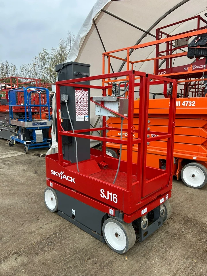 2019 SKYJACK SJ16 Runabout Personel Scissor Lift Access Platform Genie, Skyjack - Image 2 of 4