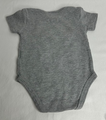 2 New York Yankees MLB Baby 6-9 mo One Piece Bodysuit & 2 Yankees Wooden Rattles - Picture 8 of 9