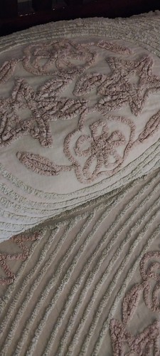 vintage chenille bedspread on queen bed heavily patterned vgc green bone tones - Picture 10 of 13