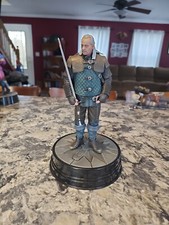 The Witcher 3: Wild Hunt Vesemir Figure Dark Horse Deluxe