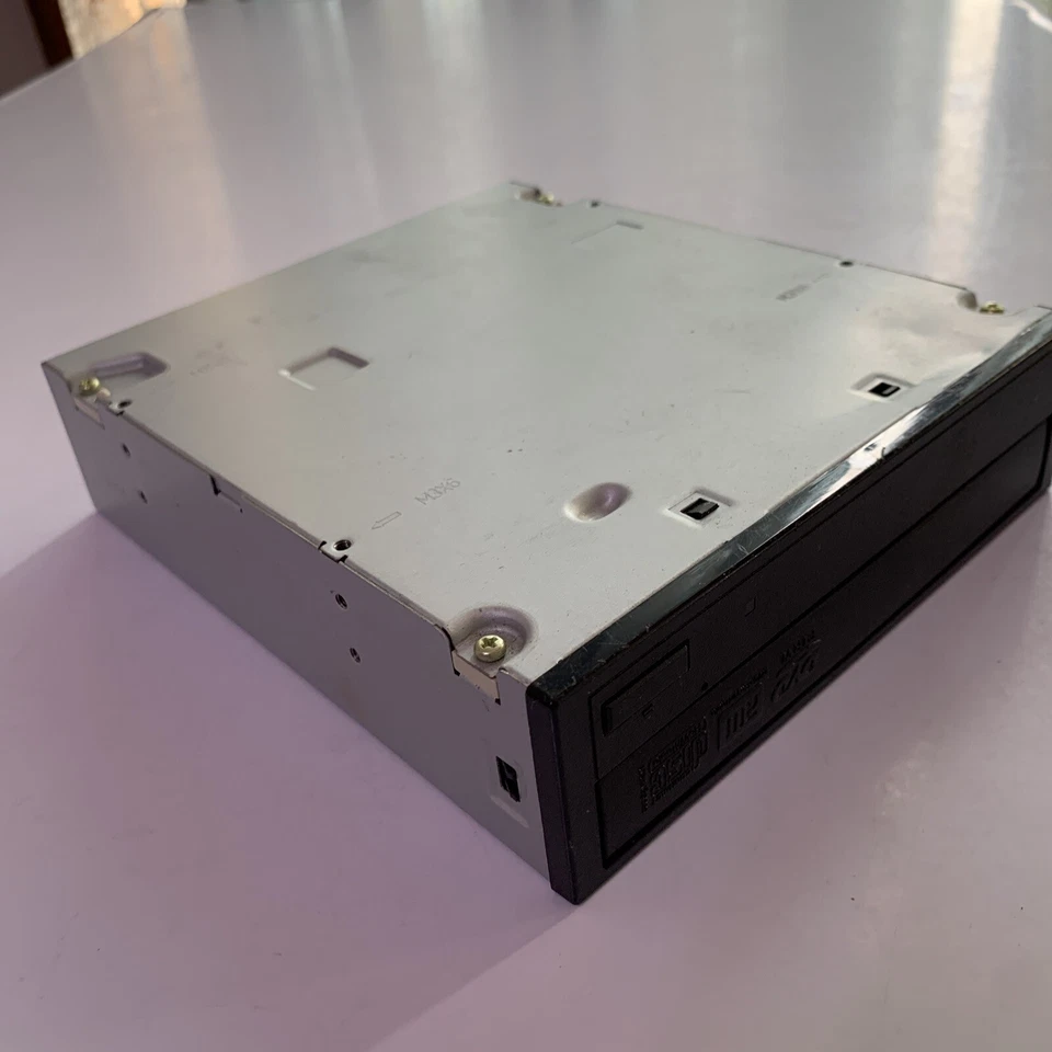 Grabadora de DVD Toshiba 5,25" unidad interna SATA TS-H653 Foto 2 de 4