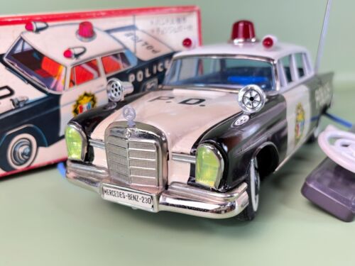 Ichiko Remote Control POLICE Electric Vintage Mini Car Works JAPAN - Picture 9 of 19
