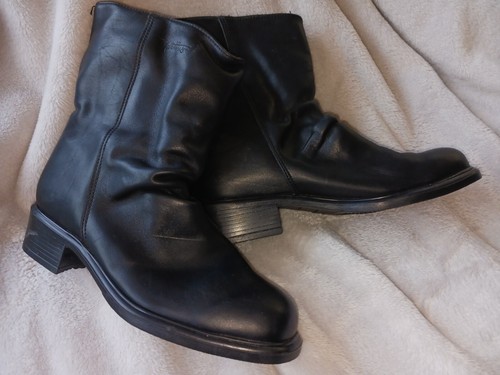 Martino Womens Black Leather Bike Boot Ankle Hi Pull On BootsWomens Size 8 🇨🇦 - Picture 11 of 11