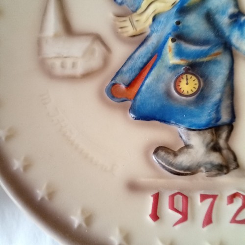 Hummel 1972 Plate "Hear Ye, Hear Ye" 2nd Annual Collector Plate 7.5" in Box - Picture 8 of 9