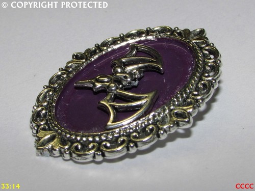 NUOVA spilla steampunk distintivo spilla viola pipistrello gotico halloween horror whitby dracula - Foto 3 di 3
