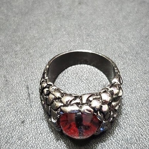 Silver tone red dragon's eye ring Size 10ish - Imagen 5 de 8