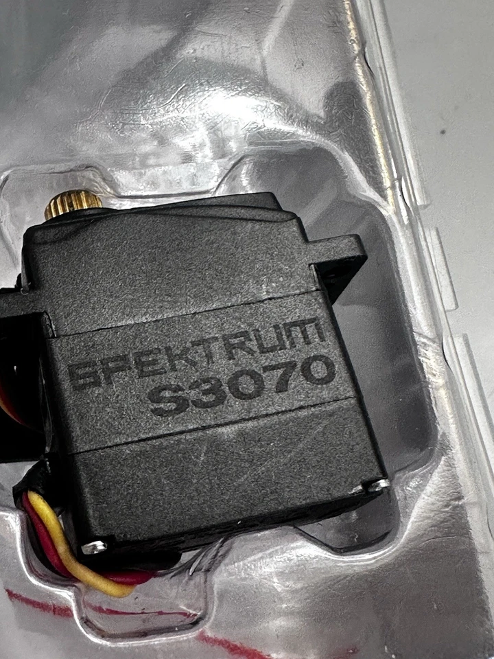 Spectrum S3070 Sub- Micro Surface Servo MG - Image 3 of 4