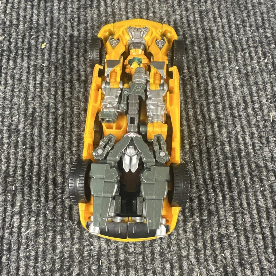 Transformers 2 Revenge of the Fallen Cannon Bumblebee Deluxe Hasbro Figure ROTF - Image 4 of 4