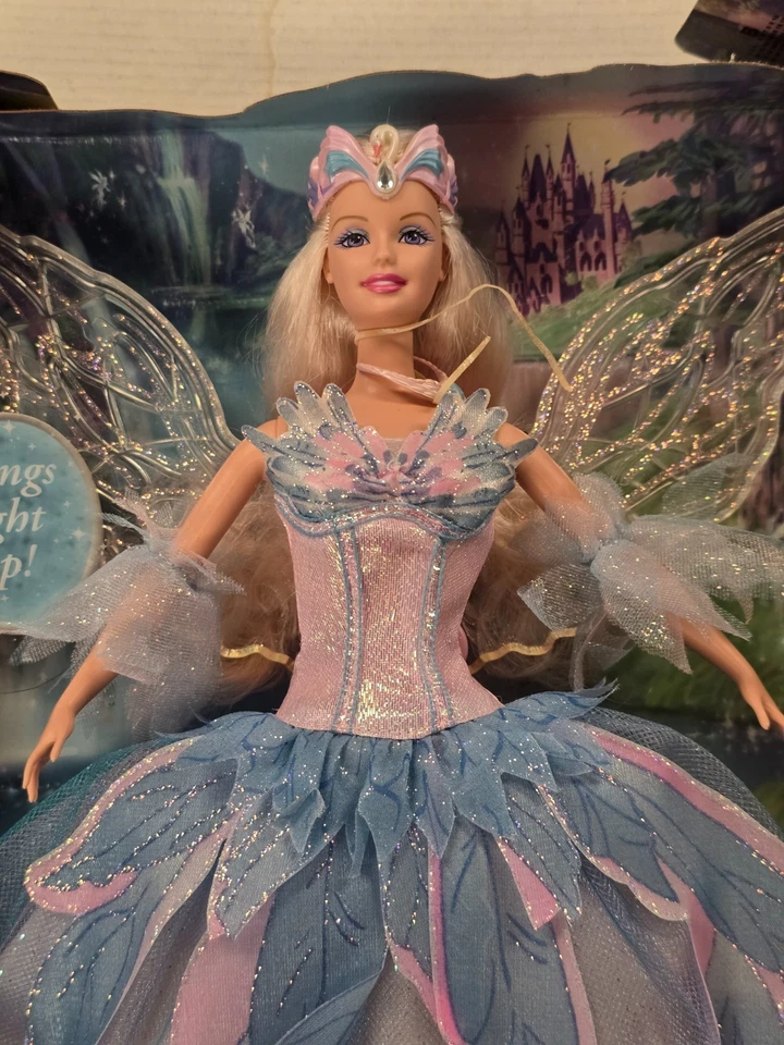 2003 Barbie of Swan Lake ODETTE Puppe Flügel beleuchtet B2766 Mattel neu geöffnet - Bild 3 von 4