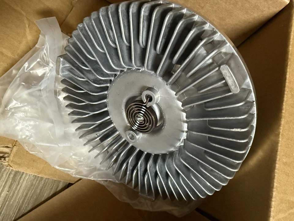 Embrague del ventilador de refrigeración del radiador para Ford Ranger 1995-2008 y Mazda B3000 1994-2008 Foto 2 de 4