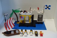 LEGO Pirates: Lagoon Lock-Up (6267) All Minifigures included (see Description)