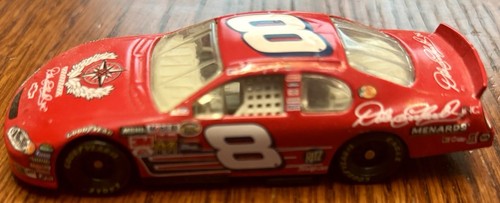 The Legendary EARNHARDT Racing Family 1/64 Scale 3 Car Set Limited Edition Tin - Picture 6 of 9