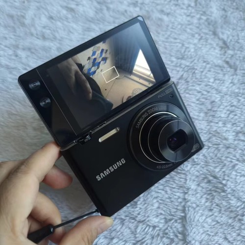 Samsung MV900f 16.1MP 5x Optical Zoom Flip-out Touch Screen Camera Black - Picture 2 of 7