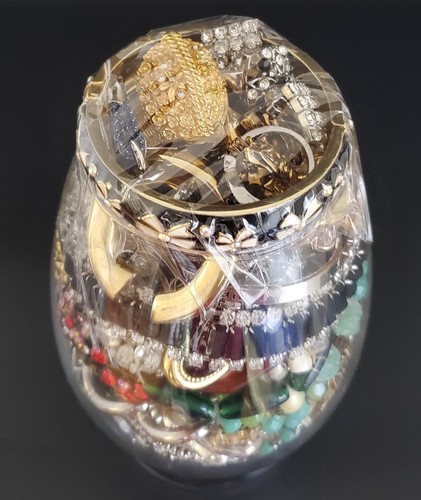 MYSTERY JEWELRY JAR  VINTAGE TO NOW NO JUNK ALL WEARABLE 50 PLUS PIECES 5 LBS - Picture 4 of 12