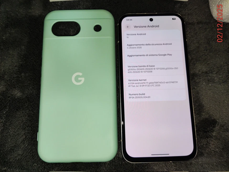 Google Pixel 8A 5G 8/128gb porcelain white + alimentatore originale + accessori  - Immagine 2 di 4