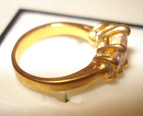 Vintage Gold Tone 5 Marquis Cut CZ Cubic Zirconium Stones Size 5 Jewelry Ring - Foto 3 di 6