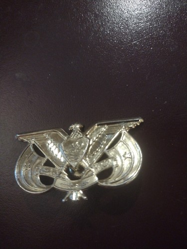 Yemen army cap badge earlier type - Picture 2 of 5