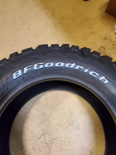 BFGOODRICH ALL-TERRAIN T/A KO2 RWL LT 285 60 18 118/115S TIRE 99506 - Picture 5 of 5