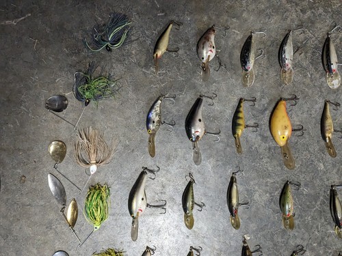 70+ vintage fishing lure lot used Bug N Bass Jitterbug Bagley Etc - Picture 9 of 23