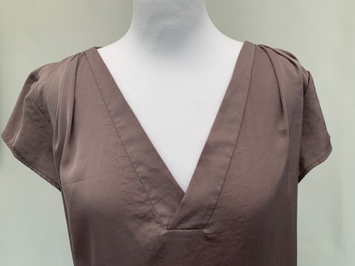 H&M Beige V Neck Cap Sleeve Blouse Top Size 10 Womens - Picture 5 of 5