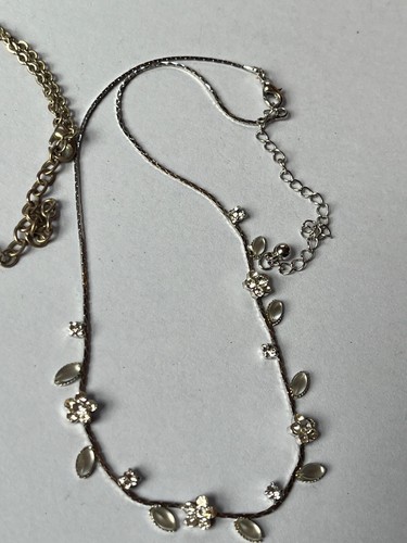 Set zierliche dünne silberfarbene Kette mit abwechselnden klaren Strassblumen & Fros - Bild 4 von 11