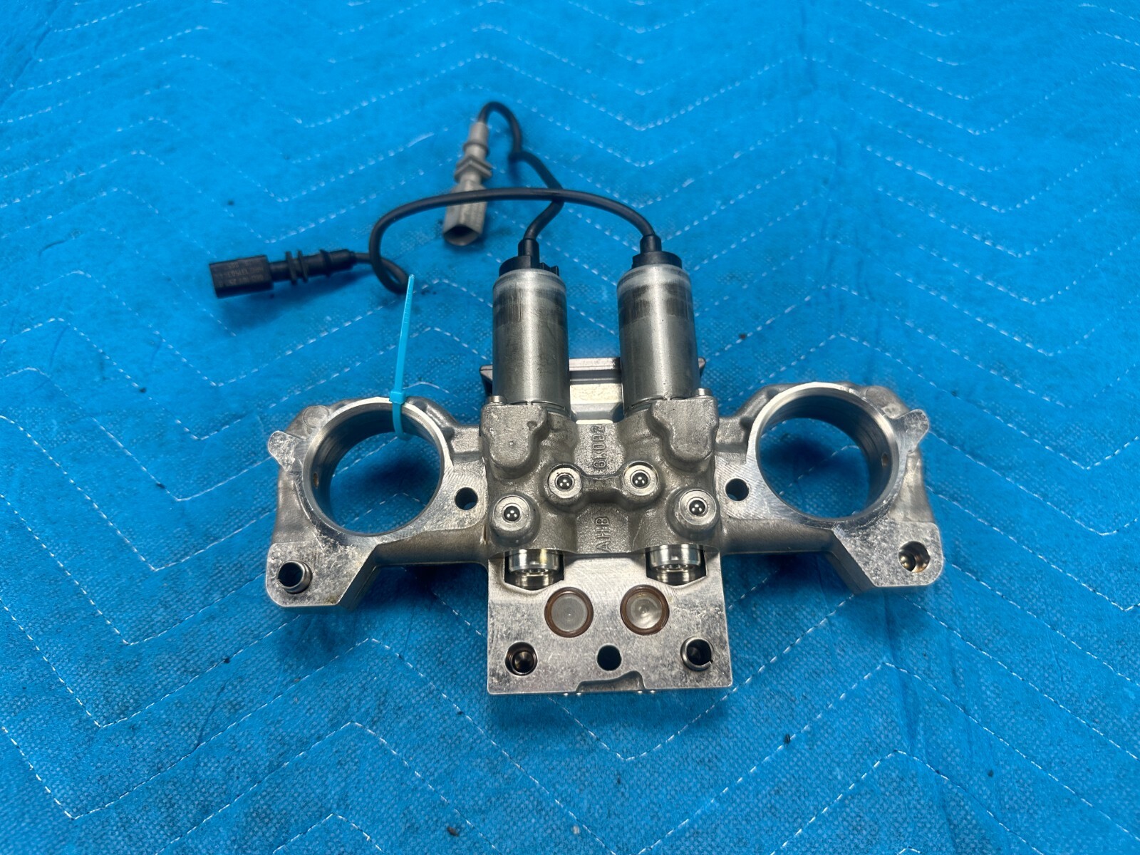 Bentley Flying Spur Tensioner Mount Head Control Camshaft Passenger's Side 06-12