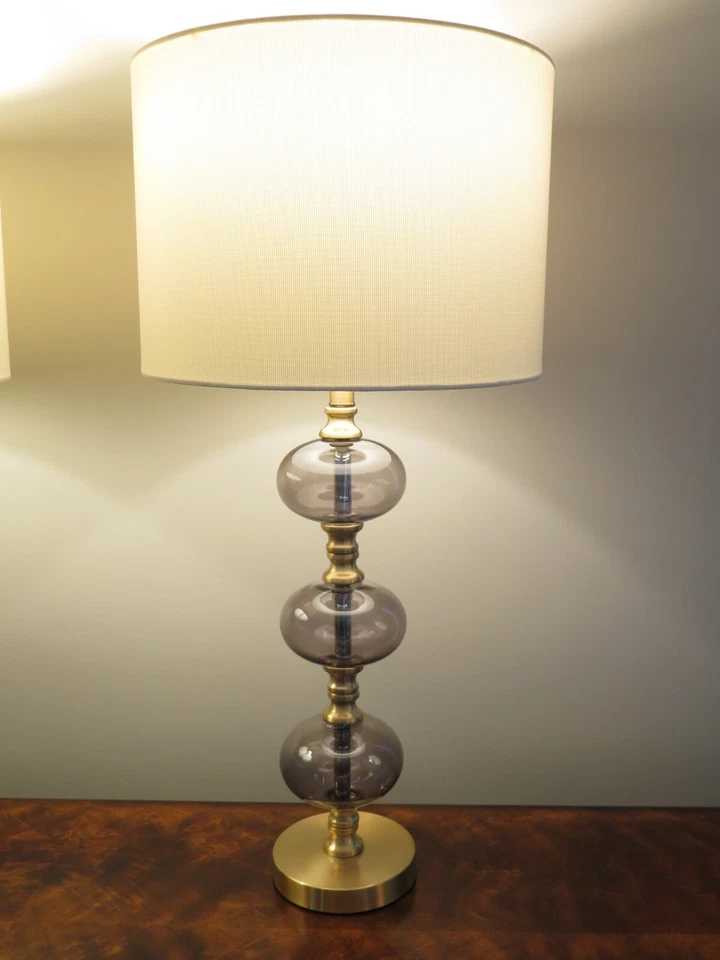 LF31089EC: Par de lámparas de mesa de vidrio ahumado de diseño moderno SAFAVIEH Foto 3 de 4