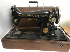Antique 1928 SINGER SEWING MACHINE Model 99 Bentwood Case Serial