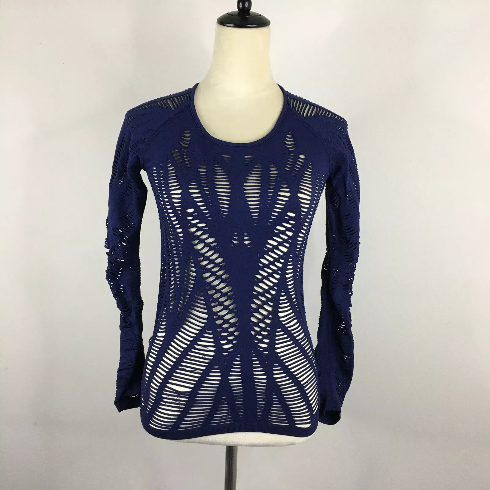 alo-yoga fitted perforated stretchy seamless wanderer shirt