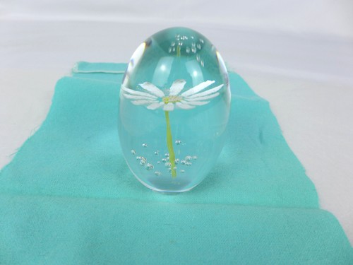 Pisapapeles vintage francés arte pulgar flor de vidrio margarita forma de huevo escultura - Imagen 3 de 10