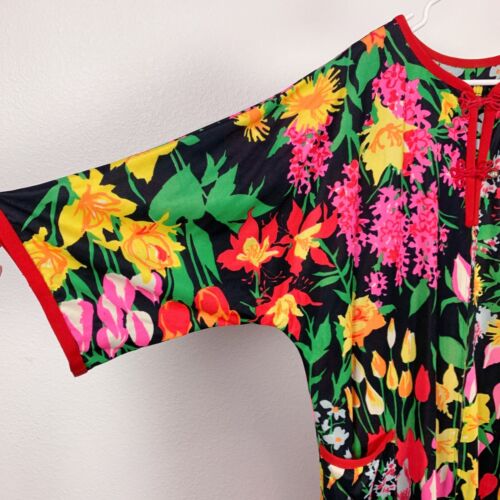 Vestido Vintage Años 70 Hecho a Mano Mod Caftán Muumuu Negro Floral Poliéster Cremallera Frontal - Imagen 3 de 12
