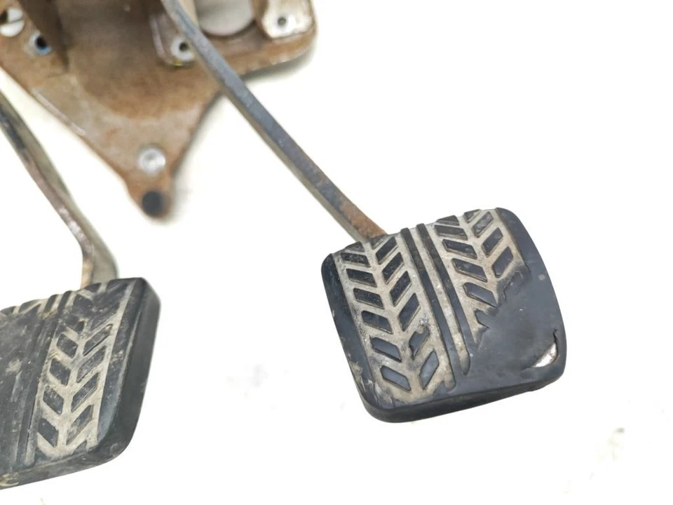 Mazda B Series B2200 Diesel UF 2.2D 48kW 1989 Pedals Set Kit - Image 3 of 4