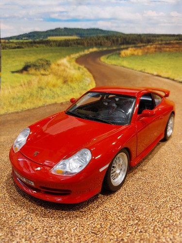Bburago Porsche 911 'Strasse' (red)