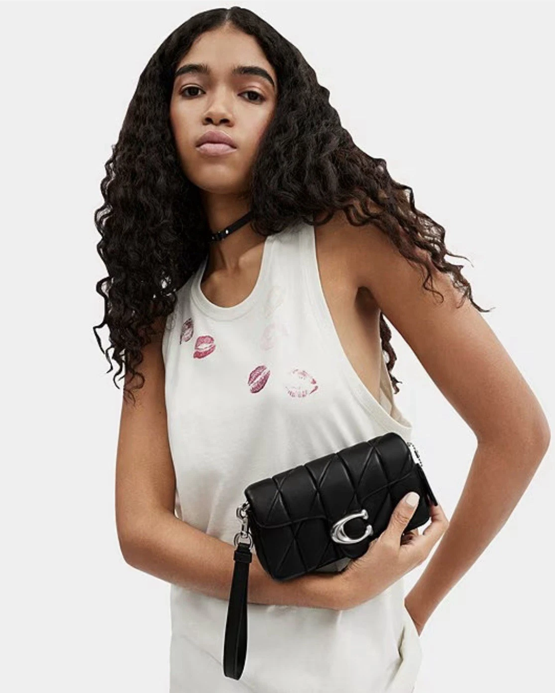 Borsa a tracolla Coach nera Tabby 26 con trapuntatura e tirante