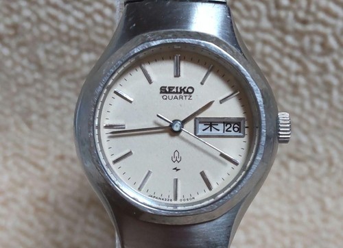 Seiko Damen Quarzuhr 33mm silberne Lünette beige Zifferblatt gebraucht no113 ...