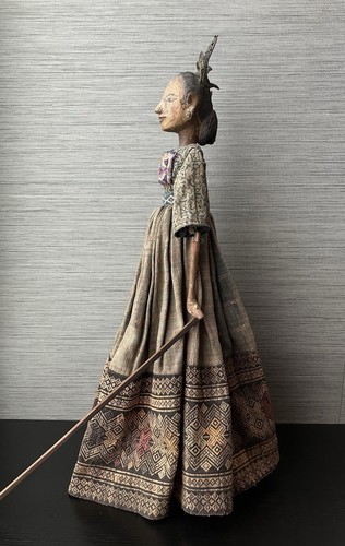 Antique Indonesian Wayang Golek Rod Puppet w/ Stand, Female Character, 23 1/8" T - Picture 7 of 12