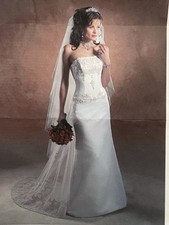 Original Maggie Sottero Wedding Gown, Custom Made In Italy. Size 4 w/Certificate