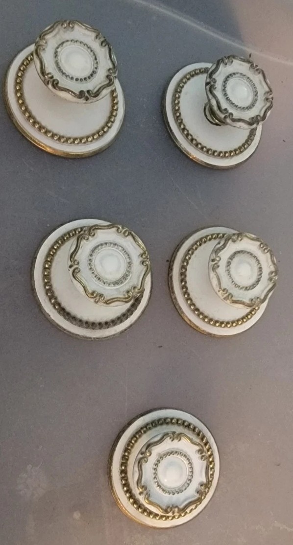 Picture 1 of 4