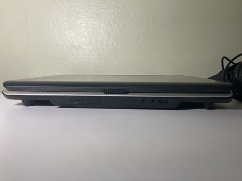 Toshiba Satellite M100 14" Centrino T2250 + 1GB +  74GB Windows XP Home READ - Picture 20 of 21