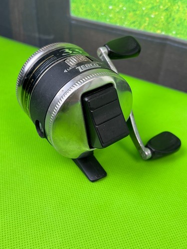 Zebco 33 Fishing Reel ball bearing spin cast - Picture 4 of 10