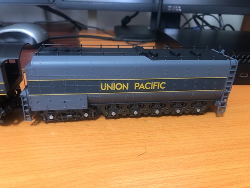 RIVAROSSI CHALLENGER 4-6-6-4 UNION PACIFIC "3978" GREY 5457 HO GAUGE - Picture 13 of 24