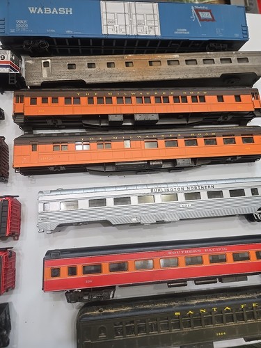 HO SCALE ZUG KONVOLUT RIESIGES KONVOLUT FÜR TEILE ODER REPARATUR LOK GÜTERWAGEN PERSONENWAGEN - Bild 21 von 24