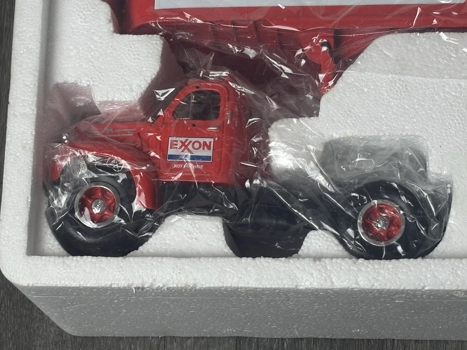 1995 First Gear 1960 Model B-61 EXXON Mack Truck & Trailer 19-1708 NIB - Image 3 of 4