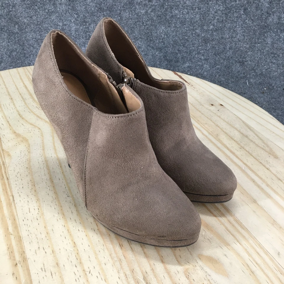 Botas Merona Feminina 6 Molly Tornozelo Salto Bege Camurça Zíper Casual - Imagem 3 de 4