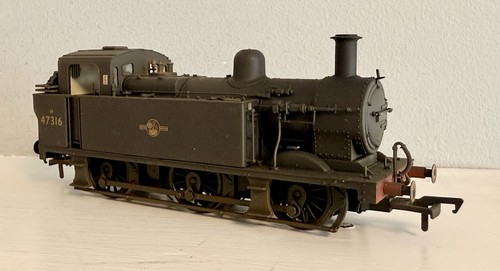 Bachmann 32-232A LMS Fowler 3F (Jinty) 47316 BR negro (cresta tardía) *renumerado* - Imagen 2 de 4