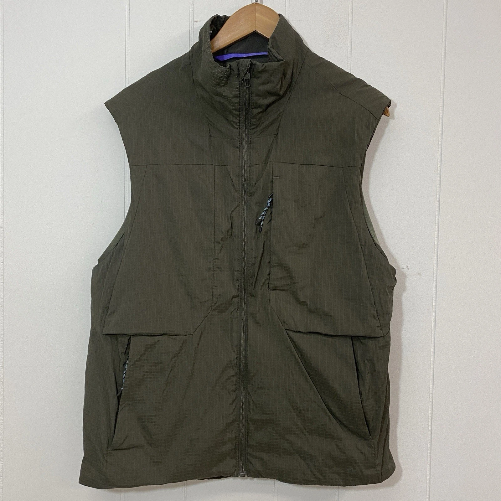 Lululemon Insulated Hiking Vest Mens M Green Rip stop Full Zip Pockets Light